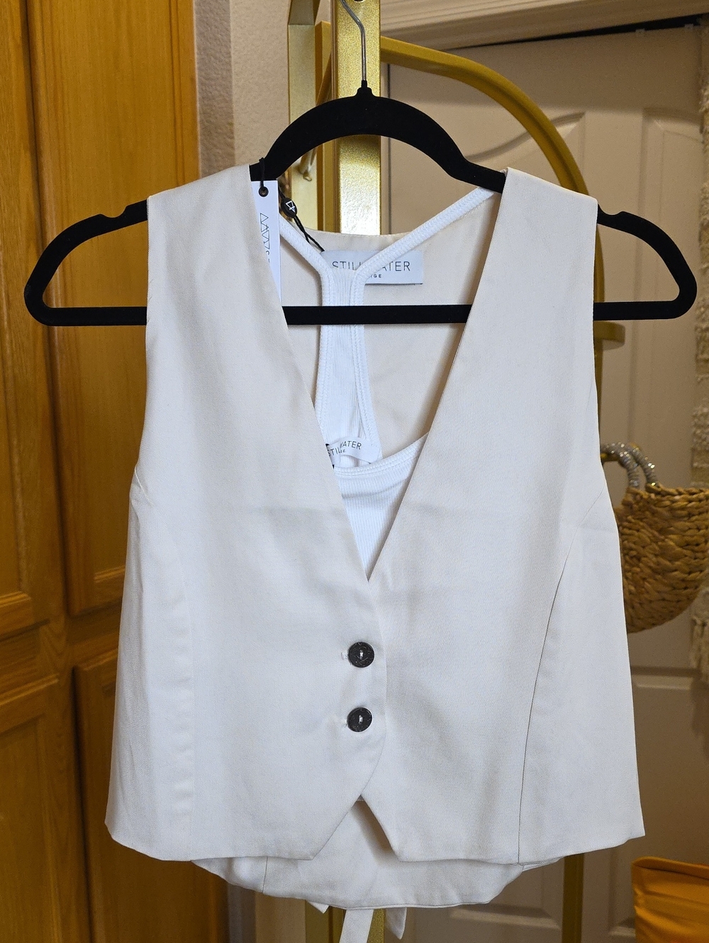 Stillwater Cream 2 Button Vest And White Ribbed Crop Tank Top Large Bundle